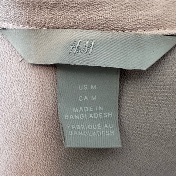 H&M Button Down Blouse Light Pink Size Medium - Picture 4 of 4